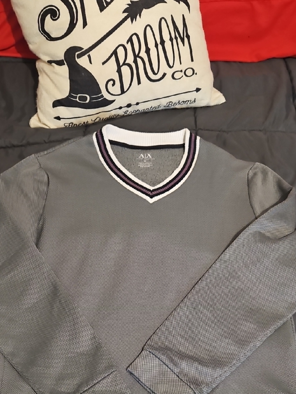 A/X Armani Designer V Neck Sweatshirt Size‎ M